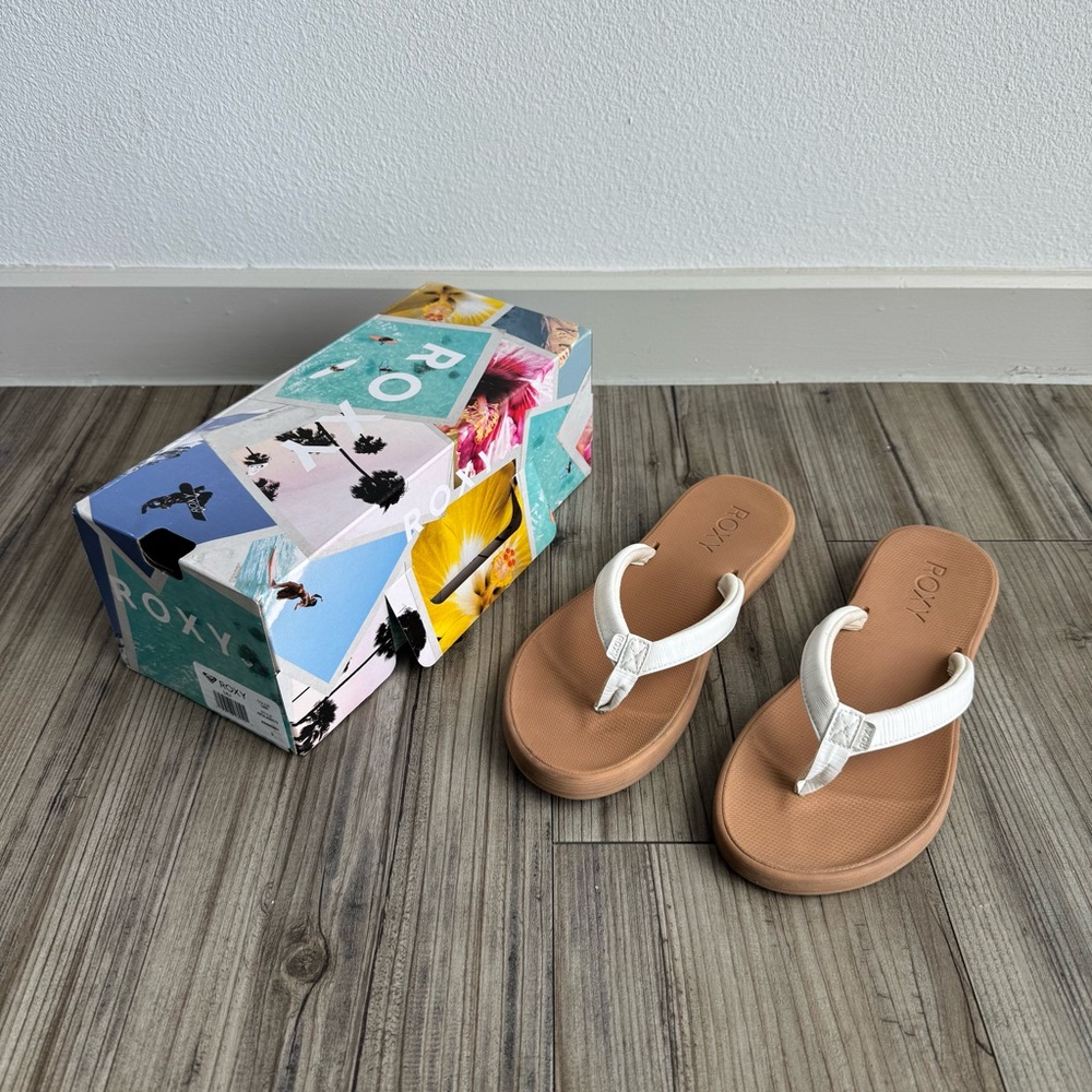 Roxy White Soft Padded Leather Strap Flip Flops